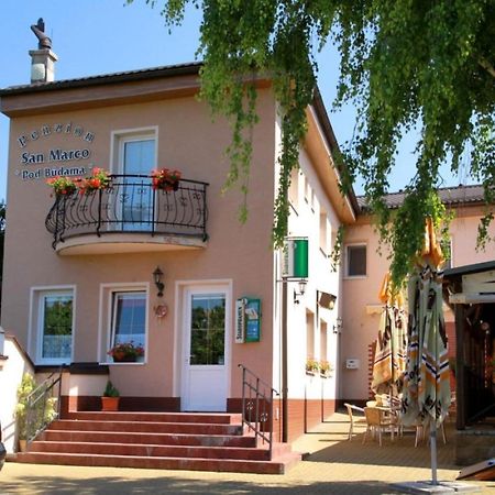 Отель Penzion San Marco - Pod Budama Мутенице Экстерьер фото