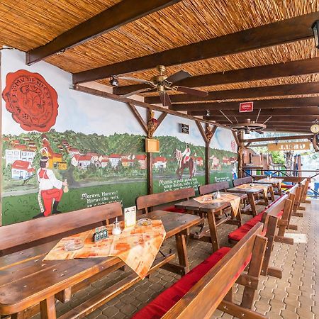 Отель Penzion San Marco - Pod Budama Мутенице Экстерьер фото